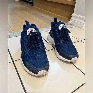 Nike Huarache size 8